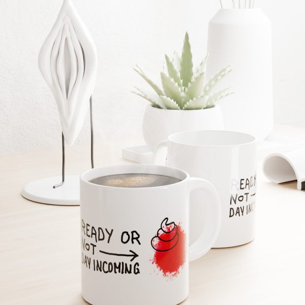 Eine Tasse mit dem Aufdruck, Ready or not, shitday incoming